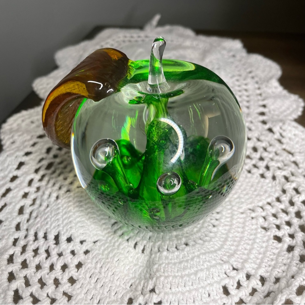 CAITHNESS WINDFALL Scotland Paperweight Apple Hand Blown Glass Signed